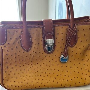 Elegant Tan Leather Handbag ostrich